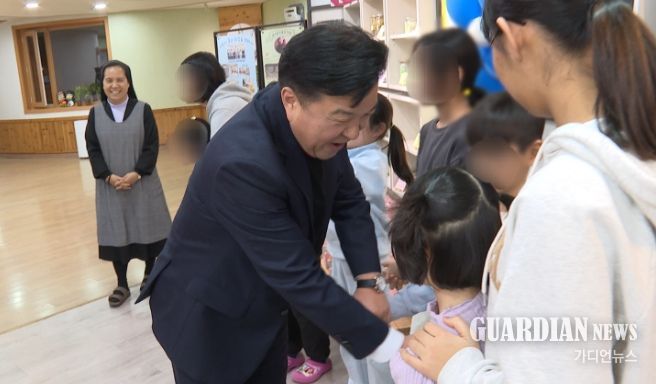 최재구 군수 새감마을 방문 모습