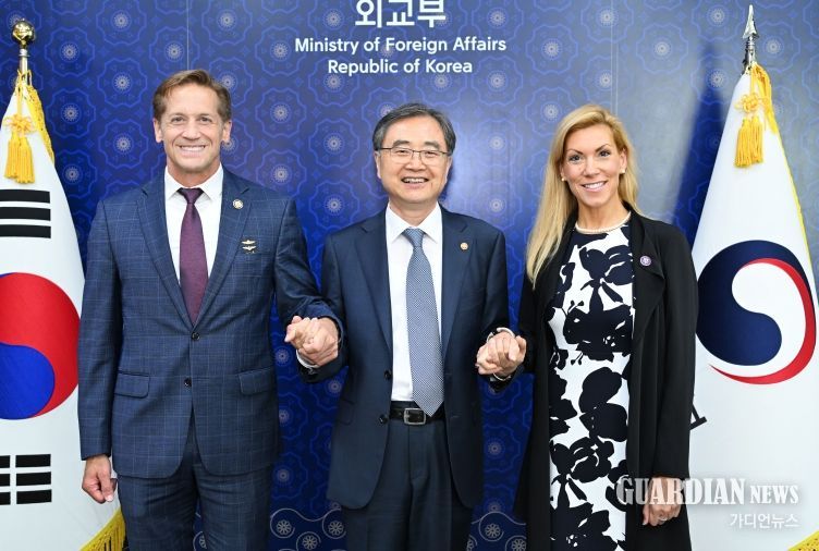 조현 장관, 미국 하원의원단 면담