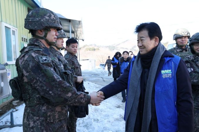 통일부 장관, 고성 「DMZ 평화의 길」 방문