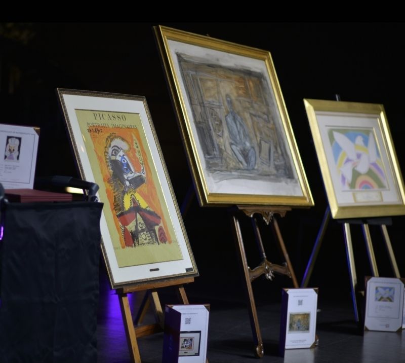 ,전시회 작품, 피카소 왼쪽 오른쪽 자코메티 중앙 작품 (사진제공=K trendy NEWS)